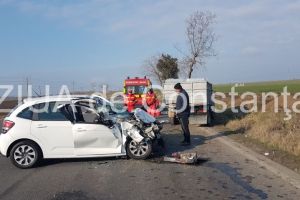 Imagini de la eveniment. Accident rutier la iesire din localitatea Ovidiu catre Mihail Kogalniceanu. Mai multe persoane ranite. Intervine elicopterul SMURD (galerie foto) 