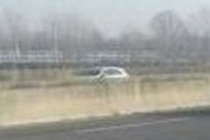 „Crăciun fericit, poliţişti nenorociţi” şi postează apoi fotografia unui agent de poliţie mort într-un accident