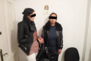 Patru hoti din gruparea Vinga prinsi in Piata 700 in timp ce furau un portofel