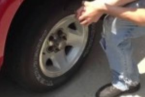 Patru minori teribilisti au ajuns pe mainile politistilor dupa ce au intepat rotile la 25 de masini