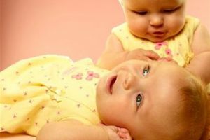 Premieră medicală: Mamă şi copil, de aceeaşi vârstă