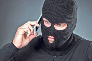 Poliţiştii Prahoveni au destructurat o grupare infracţională specializată în înşelăciuni prin metoda 