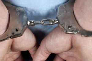 Percheziţie acasă la un adolescent care a intrat înarmat cu un pistol într-un club din Baia Mare