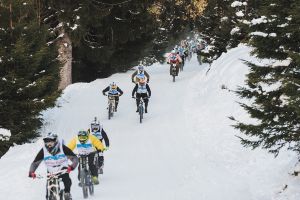 Concurs de enduro pe zăpadă la Arena Platoş în Păltiniş