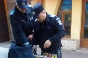 Țigări de contrabandă şi materiale pirotehnice, confiscate de jandarmi