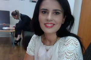 Tupeu maxim: Angajată la stat, fiica ministrului Agriculturii le-a cerut colegilor să o sponsorizeze cu câte 10 lei, ca să meargă-n Vama Veche!