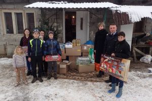 GALERIE FOTO. Cinci copii au rămas orfani în prag de Crăciun. Gest impresionant al pompierilor