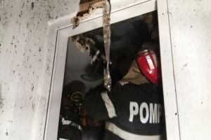 Tulcea. O casa a fost cuprinsa de flacari. Intervin pompierii ISU Delta 