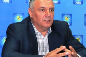 Salariile angajaţilor din Primăria Deva vor scădea cu 20%, de la 1 ianuarie. Administraţia locală nu îşi permite să majoreze salariul brut, pentru a compensa efectul trecerii contribuţiilor sociale la angajaţi