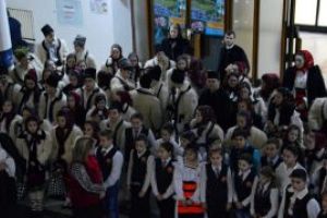 1.000 de colindatori au sosit la Palatul Administrativ din Baia Mare pentru a vesti Nasterea Mantuitorului