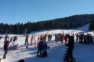 Mii de turişti sunt aşteptaţi să petreacă Crăciunul şi Anul Nou pe pârtiile de schi din staţiunile montane Arieşeni şi Șureanu – Gradul de ocupare este de ja de 80%