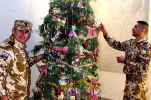 GALERIE FOTO: Pomul de Crăciun, împodobit în Afganistan