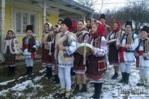 La Agăş, tradiţiile dau farmec sărbătorilor de iarnă
