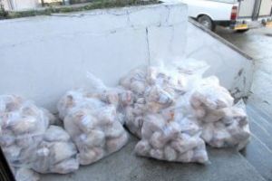 Un maldăr de alimente pentru asistaţii sociali din Bârlad