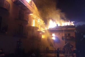 Pensiune mistuită de flăcări la Moieciu