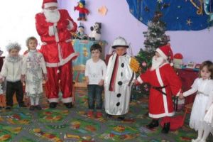 Moş Crăciun poposeşte în comuna Batoş