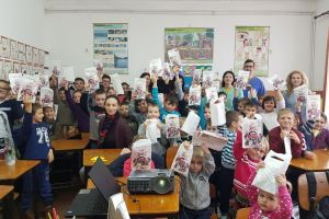 Lecţie de igienă orală în şcolile din Bozieş şi Cheţiu