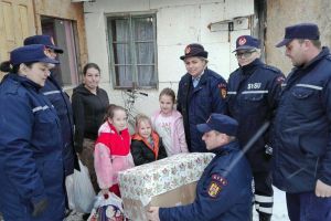 Daruri de la SVSU Bistriţa pentru 12 familii sărace din oraş