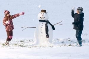 Elevii şi preşcolarii intră în vacanţa de iarnă