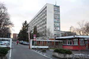 Primăria demolează clădirile de la intrarea în Spitalul Municipal Gavril Curteanu