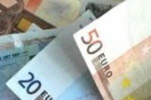 Euro a crescut cu aproape un ban