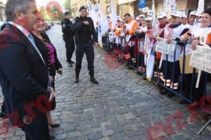 Bodog a crezut că le închide gura cu bani. Medicii de familie: „refuzăm dialogul surzilor”