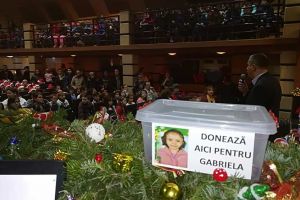 Expoziţia cu vânzare de la Zădăreni, un real SUCCES! S-au strâns TOȚI BANII necesari pentru Gabriela, fetiţa care suferă de leucemie (GALERIE FOTO)