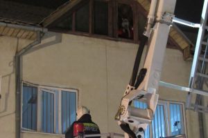 Moş Crăciun, apariţie spectaculoasă la ISU. Cine l-a salvat (FOTO)