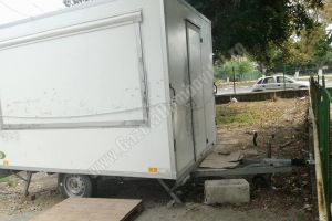 DÂMBOVIȚA: O rulotă cu dulciuri din curtea unei şcoli, spartă de trei ori de hoţi