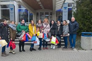 Lectoratul spaniol al USV, cu daruri de Crăciun pentru copiii din Centrul de Plasament Solca