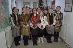 Ziarul nostru a fost colindat de elevii Şcolii Gimnaziale Pătrăuţi