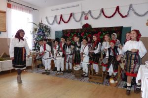 Șezătoare populară la serbarea de Crăciun a copiilor din Vicovu de Jos