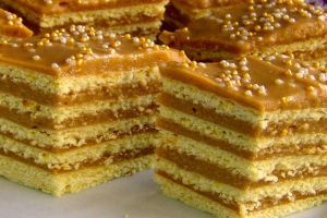 Cremă fiartă de smântână cu nuci ( reţeta bunicilor)