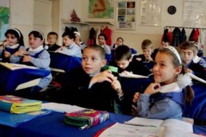 Elevii şi preşcolarii intră în vacanţa de iarnă - Calendarul anului şcolar 2017-2018