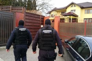 Scene de film mafiot în ancheta privindu-l pe medicul Lucan: i-au căzut 5.000 de euro din buzunar chiar când era scos de la procuror