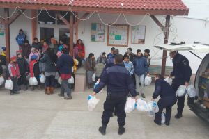 Jandarmii harghiteni continuă să fie mesageri ai lui Moş Crăciun