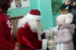 GALERIE FOTO: Copiii politistilor braileni au primit daruri de la Mos Craciun