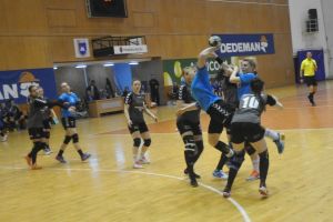 Handbal femimin/ Divizia A: Prima înfrângere