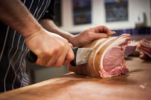 Sfaturi utile la pregătirea bucatelor din porc. Cum să gătim carnea ca să nu ne îmbolnăvim