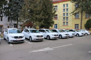 Moş Crăciun a adus nouă maşini poliţiştilor băcăuani