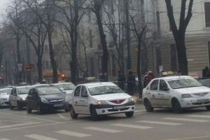 Taximetristii au luat cu asalt strazile din Timisoara, in semn de protest