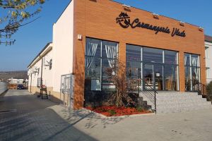 Carmangeria Vlade vă urează Sărbatori Fericite