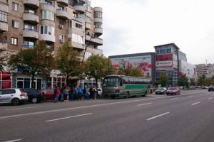 Staţia de autobuz nu e în stradă!
