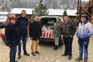 FOTO. TNL Zlatna, alături de familiile nevoiaşe, în prag de Sărbători. Tudor Ponoran: Ne-am făcut nouă un cadou prin a dărui altora