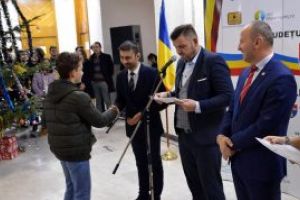184 de elevi, 150 de profesori, 30 de sportivi si 24 de antrenori au fost recompensati de Consiliul Judetean pentru performantele remarcabile