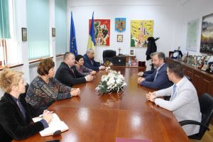 Preşedintele Raionului Glodeni, în vizită la CJ. ”Camionul de Crăciun” va ajunge şi peste Prut