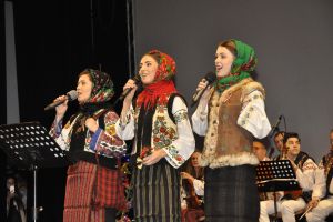 Colinde, colinde, cu Ansamblul “Busuiocul”