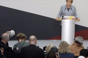 Angela Merkel, în faţa unor noi provocări, după intrarea populiştilor în Parlament