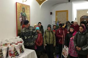 Peste 180 de familii au primit pachete cu alimente de la Asociaţia Filantropia Ortodoxă Bistriţa-Năsăud