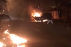 Maşină incendiată intenţionat în cartierul I. C. Frimu